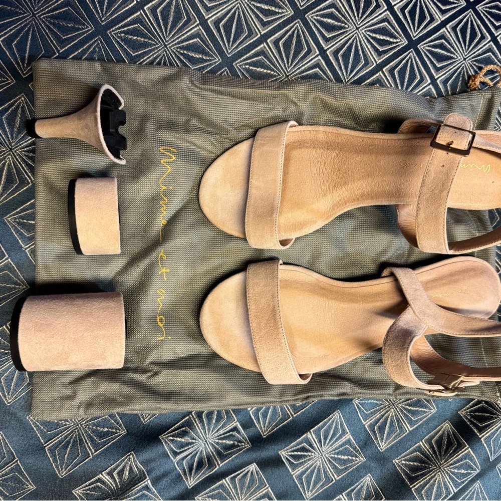 Converible heel travel sandals with 2 extra heel styles included!
